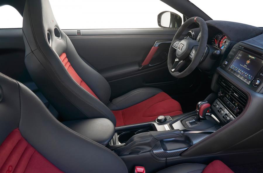 Интерьер Nissan GT-R Nismo (R35) 2016 года  (NA) (фото 4 из 24)